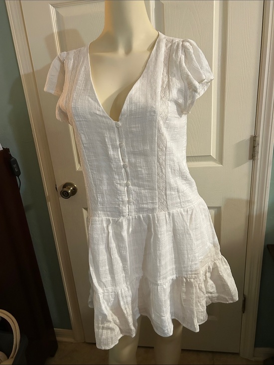 Gianni Bini Dresses & Skirts - Gianni Bini White Cotton Tiered V-Neck Mini Dress